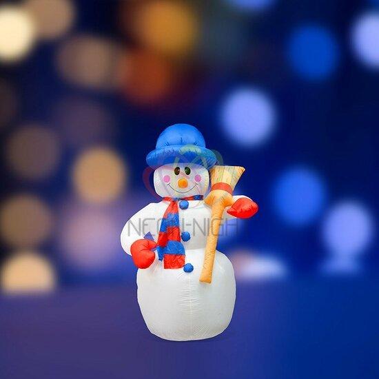 Фото №2 Фигура уличная 3D надувная Снеговик с метлой 120см