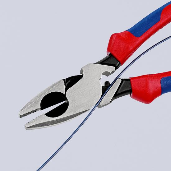 Фото №6 Linemans Pliers плоскогубцы электромонтёра с приспособлением для протяжки кабеля и обжима кабельных наконечников рез: проволока средней твёрдости  46 мм твёрдая проволока  3 мм L-240 мм чёрные 2-компонентные рукоятки блистер KN-0912240SB (KN-0912240SB)